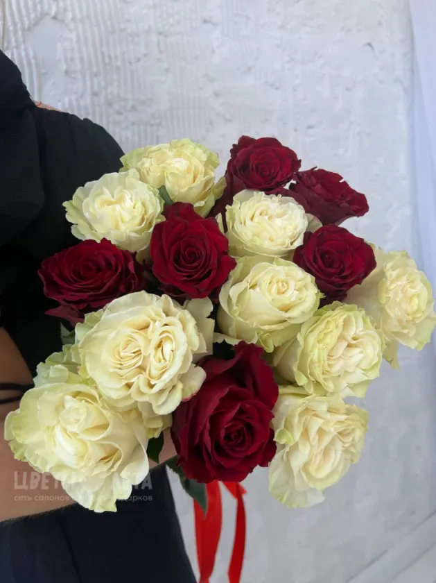 Букет &laquo;Бело-красный соблазн&raquo;