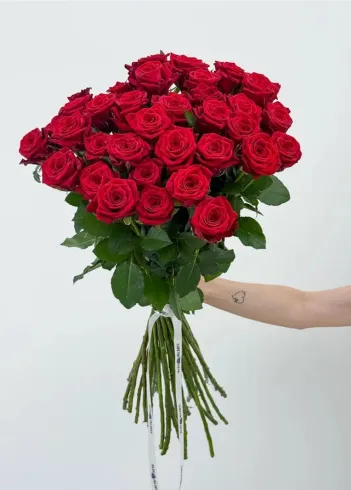Букет: &laquo;Красный бархат 35&raquo; от интернет-магазина цветов в 