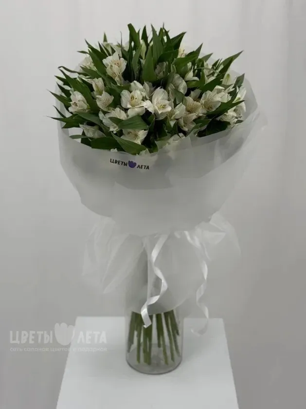 Букет &laquo;Альстромерия: белая магия 15&raquo;