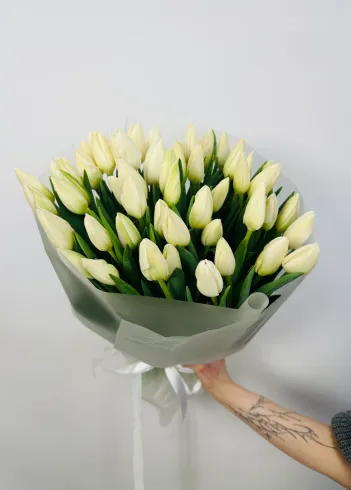 Букет: &laquo;Белые Тюльпаны 51&raquo; от интернет-магазина цветов в 