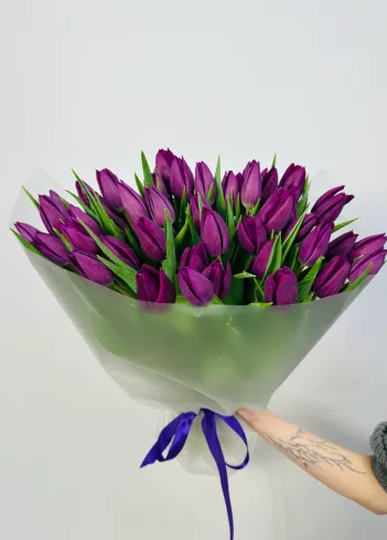 Букет: &laquo;Фиолетовые Тюльпаны 51&raquo;  от интернет-магазина цветов в 
