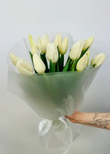 Букет: &laquo;Белые Тюльпаны&raquo;  от интернет-магазина цветов в 