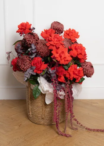 Композиция: &laquo;Алая Роскошь&raquo; от интернет-магазина цветов в 