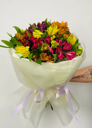 Букет: &laquo;Цветная Альстромерия&raquo; от интернет-магазина цветов в 