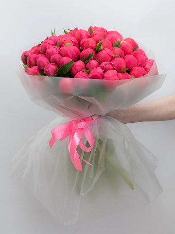 Букет из 51 Пиона &laquo;Сoral Charm&raquo; от интернет-магазина цветов в 