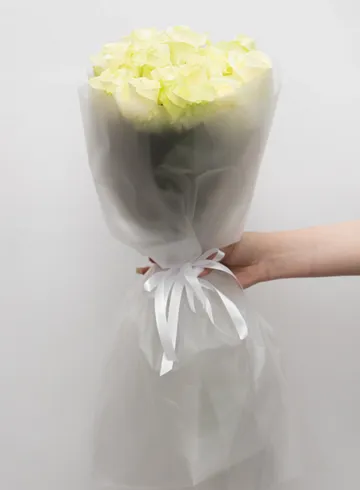 Букет из &laquo;Белой&raquo; Российской Розы 60см 