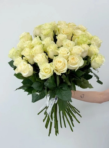 Букет: «Белая жемчужина Эквадора 35» от интернет-магазина цветов в 