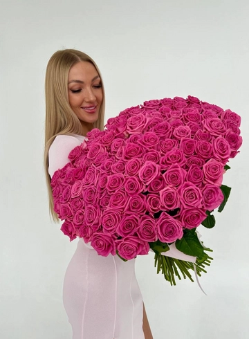 Букет: «Яркий пинк Эквадора 101» от интернет-магазина цветов в 