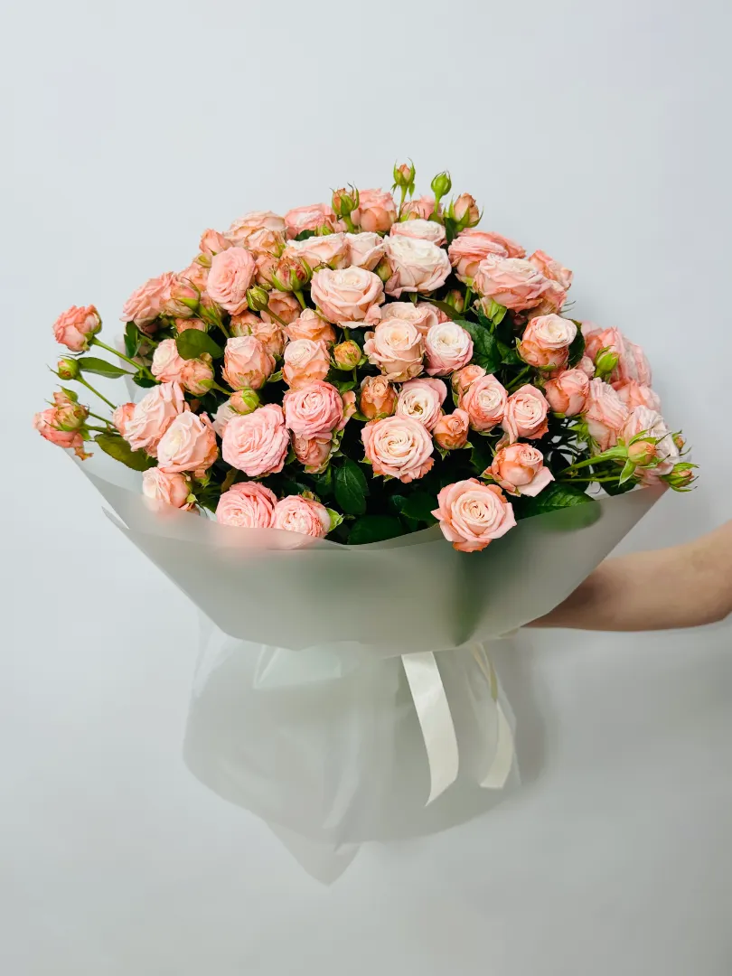 Букет: &laquo;Нежная Пионовидная Кустовая Роза &raquo;