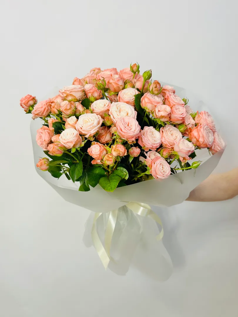 Букет: &laquo;Нежная Пионовидная Кустовая Роза &raquo;