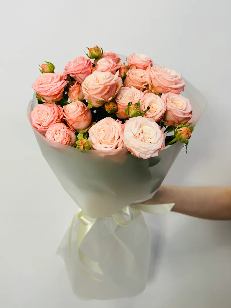 Букет: &laquo;Нежная Пионовидная Кустовая Роза &raquo;