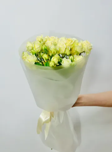 Букет: &laquo;Белая Кустовая Роза&raquo; от интернет-магазина цветов в 