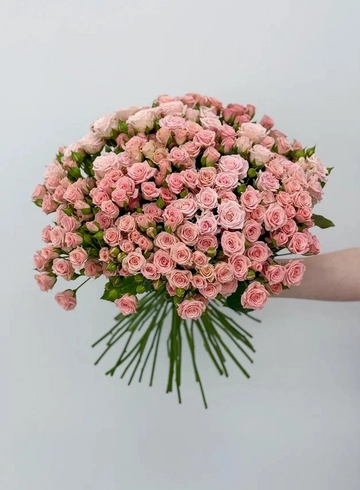 Букет: «Нежно-розовая кустовая роза 51» от интернет-магазина цветов в 