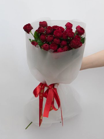 Букет: &laquo;Красная Кустовая Роза&raquo; от интернет-магазина цветов в 