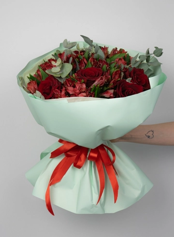 Букет: «Красный триумф» от интернет-магазина цветов в 