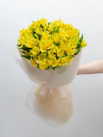 Монобукет: &laquo;Желтая Альстромерия&raquo; от интернет-магазина цветов в 