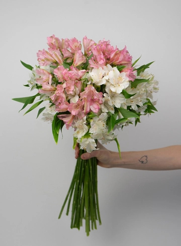 Букет: &laquo;Розово-белая Альстромерия&raquo;  от интернет-магазина цветов в 