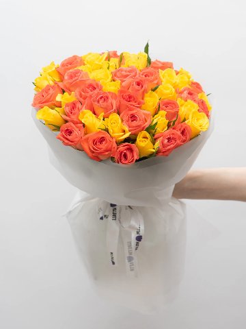 Букет Микс 51 Яркая Роза Кения 45см от интернет-магазина цветов в 