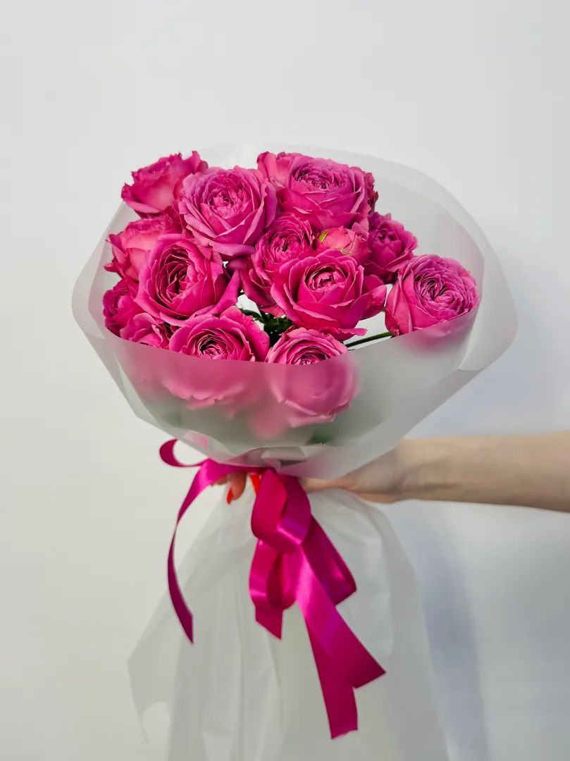 Букет: &laquo;Пионовидная Ярко Розовая Кустовая Роза&raquo;