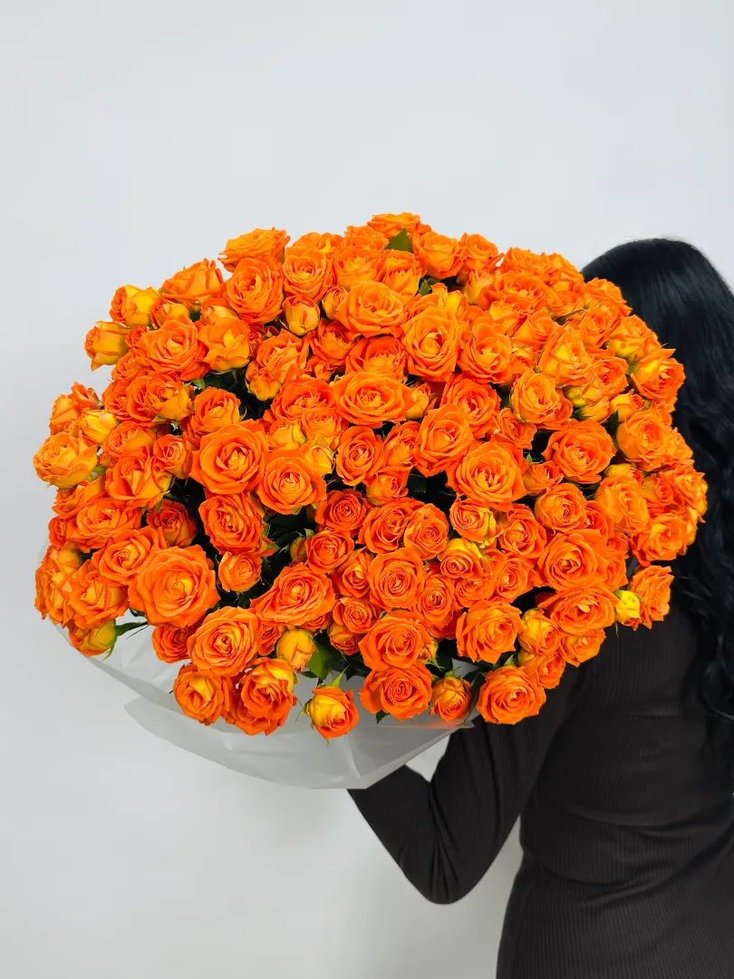 Монобукет из 51 Кустовой Оранжевой Розы