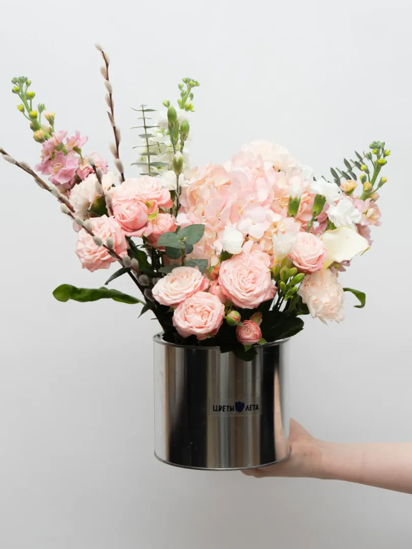 Композиция: &laquo;Цветочный Кулич&raquo;