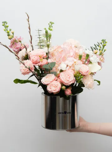 Композиция: &laquo;Цветочный Кулич&raquo; от интернет-магазина цветов в 