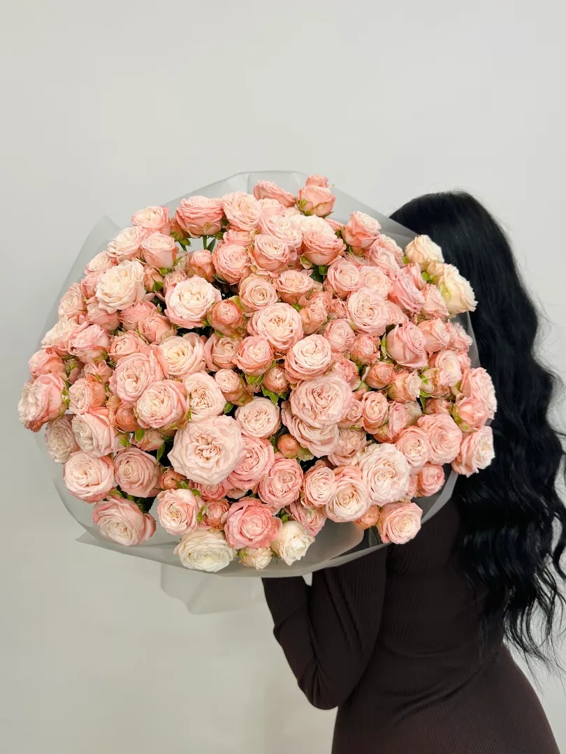 Букет из 51 Кустовой Нежно-Розовой Пионовидной Розы 