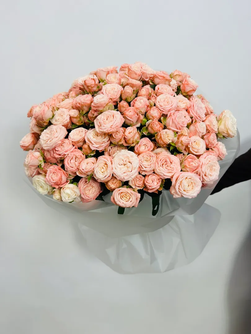 Букет из 51 Кустовой Нежно-Розовой Пионовидной Розы 