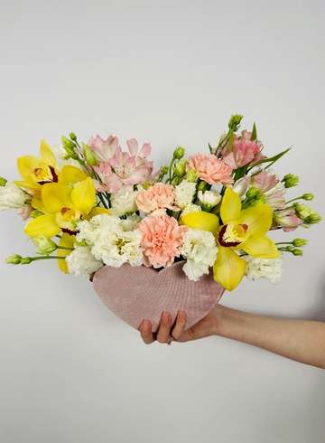 Композиция: &laquo;Желтая Орхидея и эустома&raquo; от интернет-магазина цветов в 